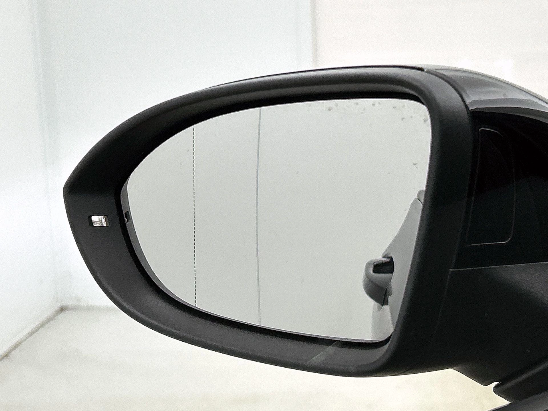 Volkswagen-Golf-image-19