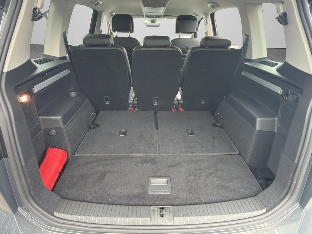 Volkswagen-Touran-image-17