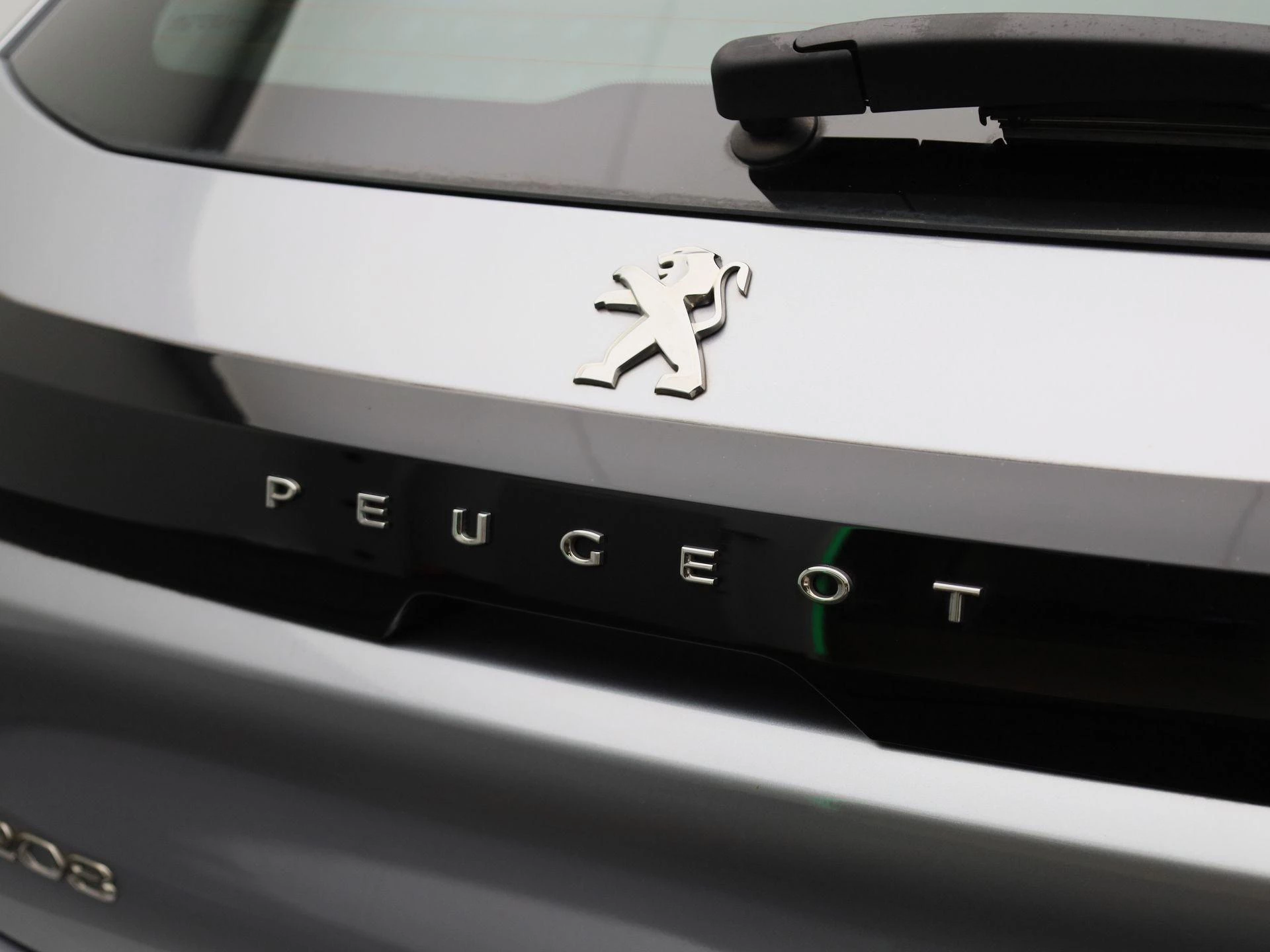Peugeot-e-208-image-37