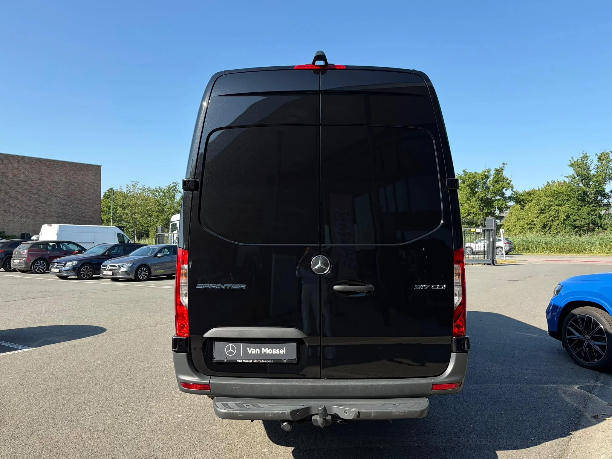 Mercedes-Benz-Sprinter-image-4