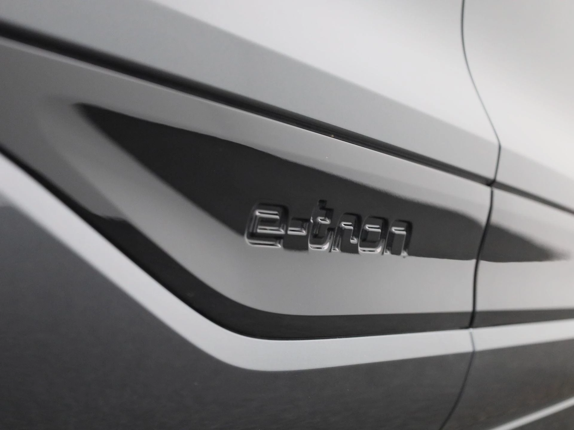 Audi SQ6 e-tron quattro 100 kWh
