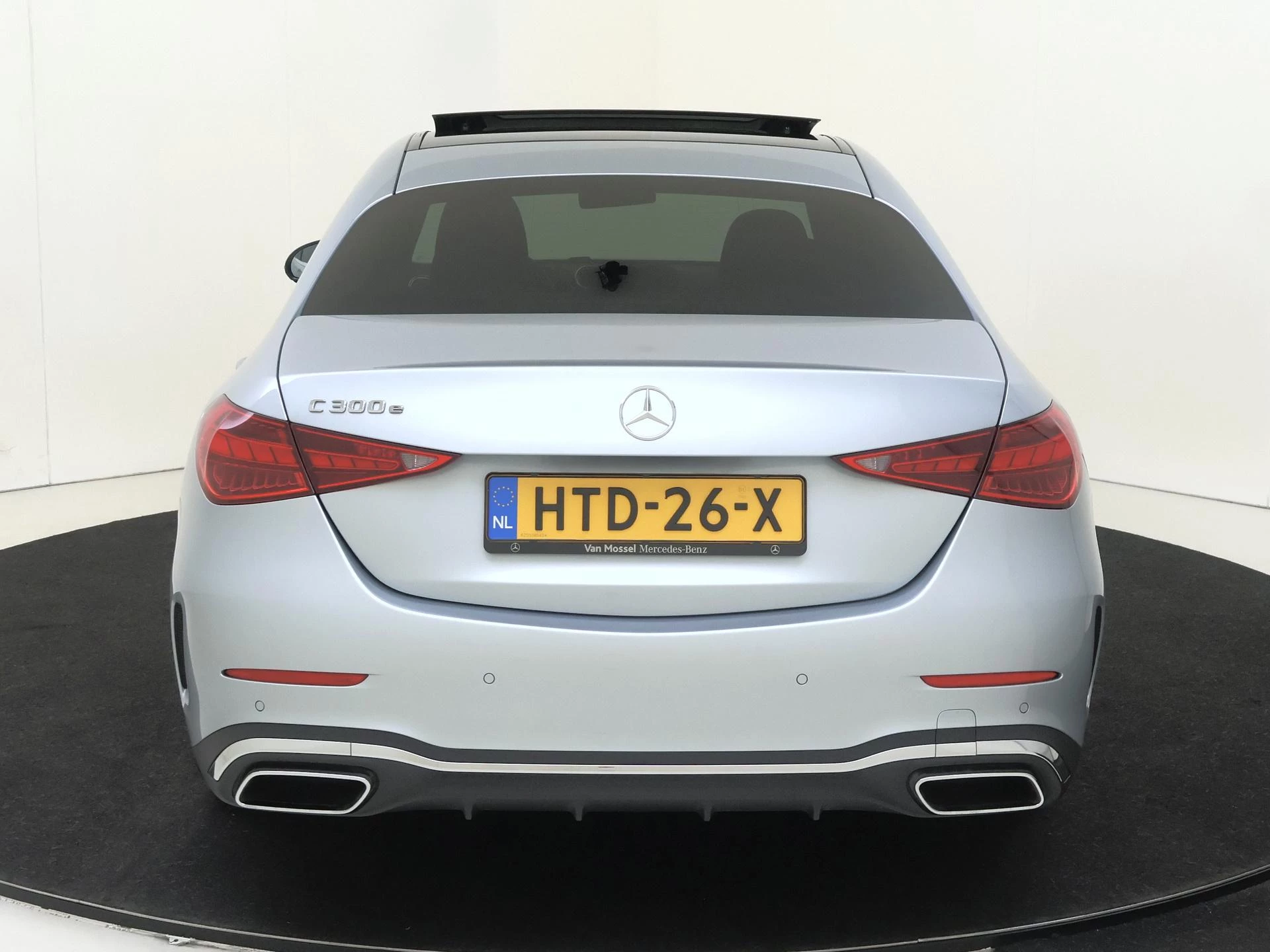 Mercedes-Benz-C-Klasse-image-6