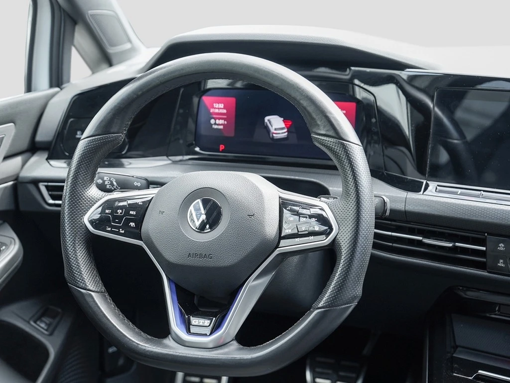 Volkswagen-Golf-image-12