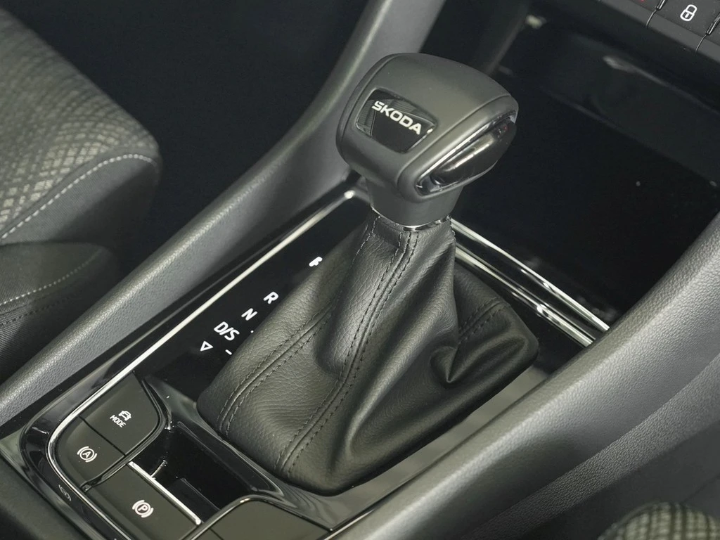 Škoda Karoq 1.5 TSI DSG Selection Navi/AHK/LED