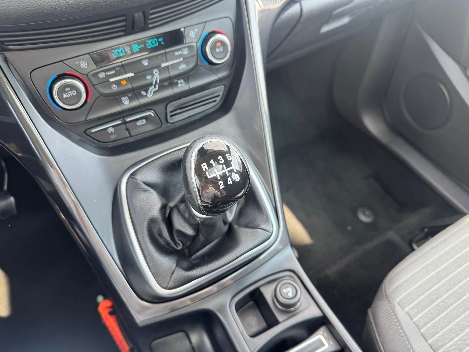 Ford-C-MAX-image-15