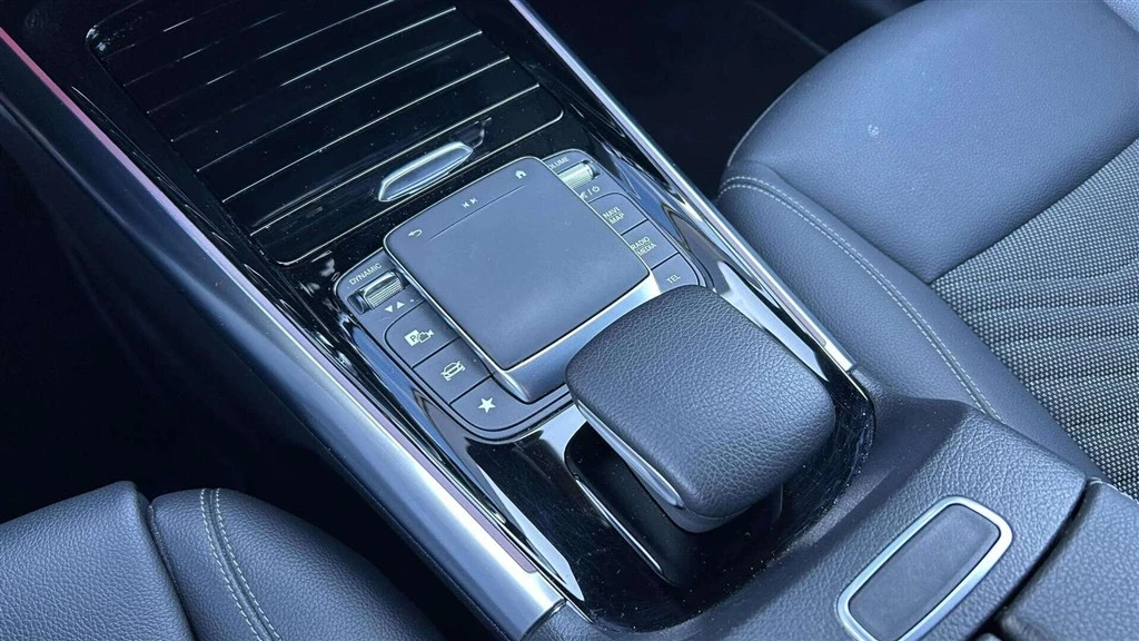 Mercedes-Benz-EQA-image-13