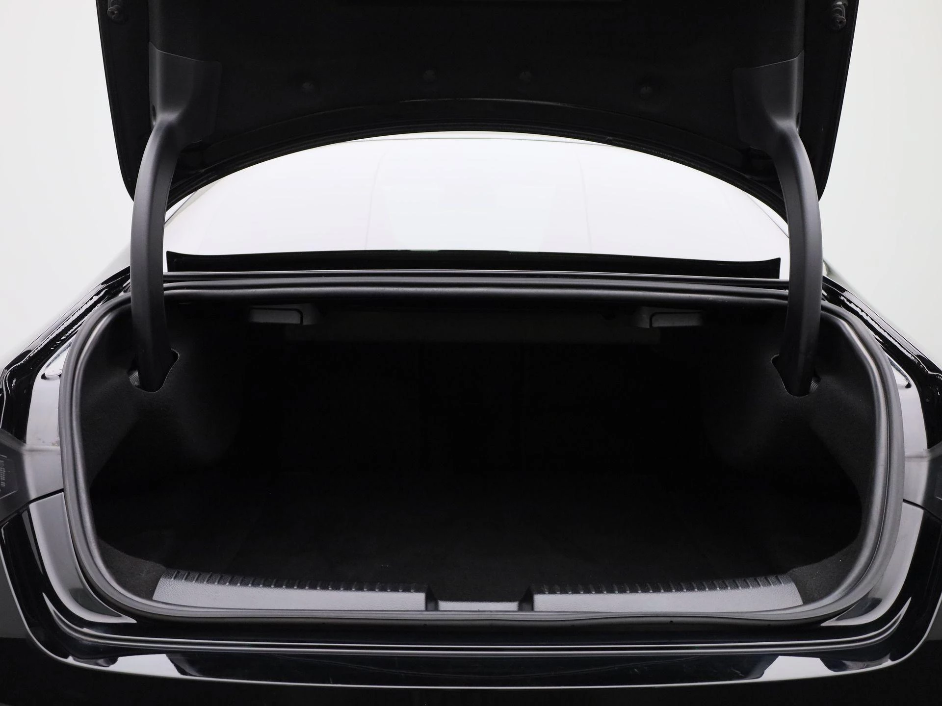 Mercedes-Benz-CLA-image-14