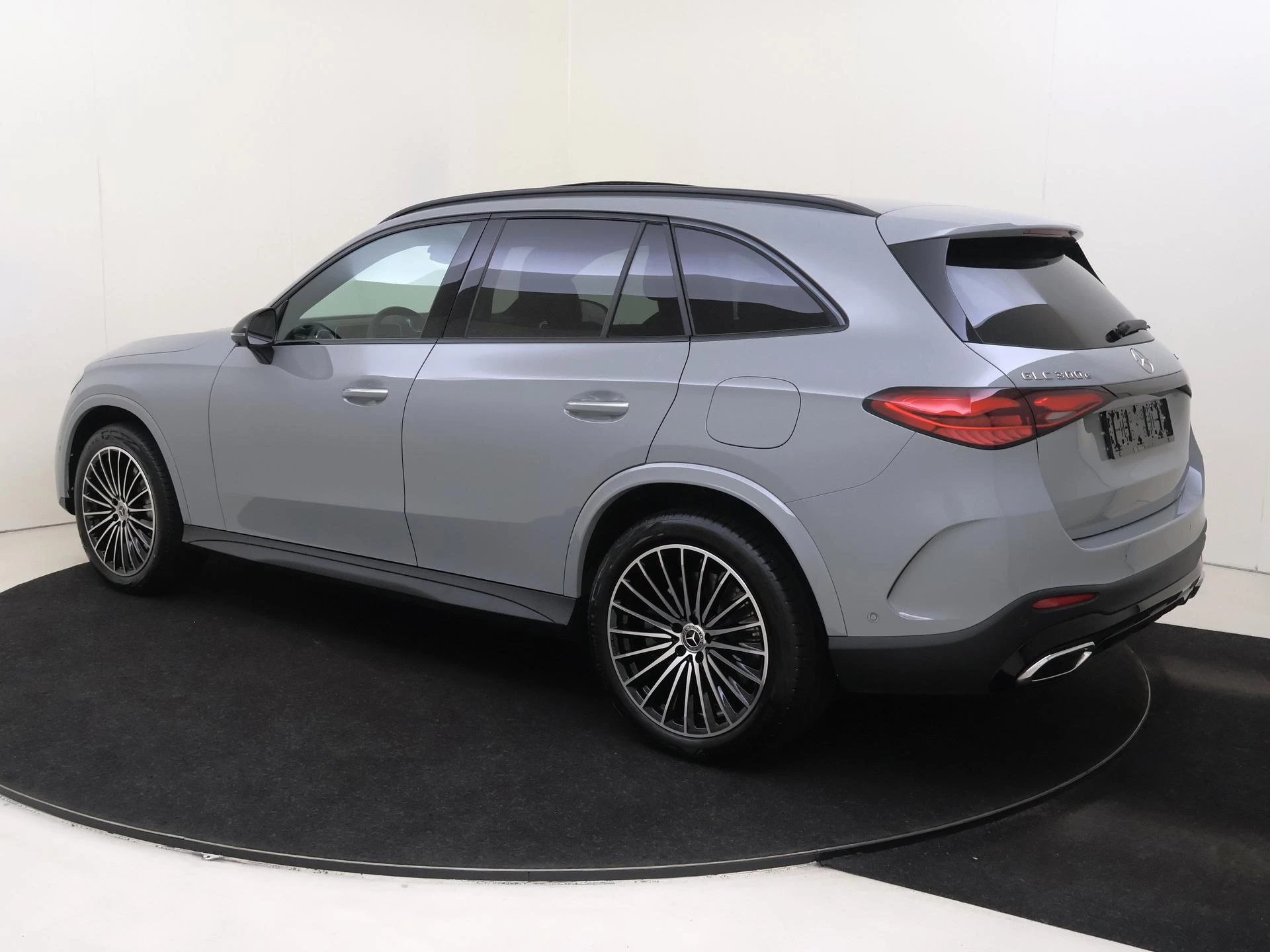 Mercedes-Benz-GLC-image-2