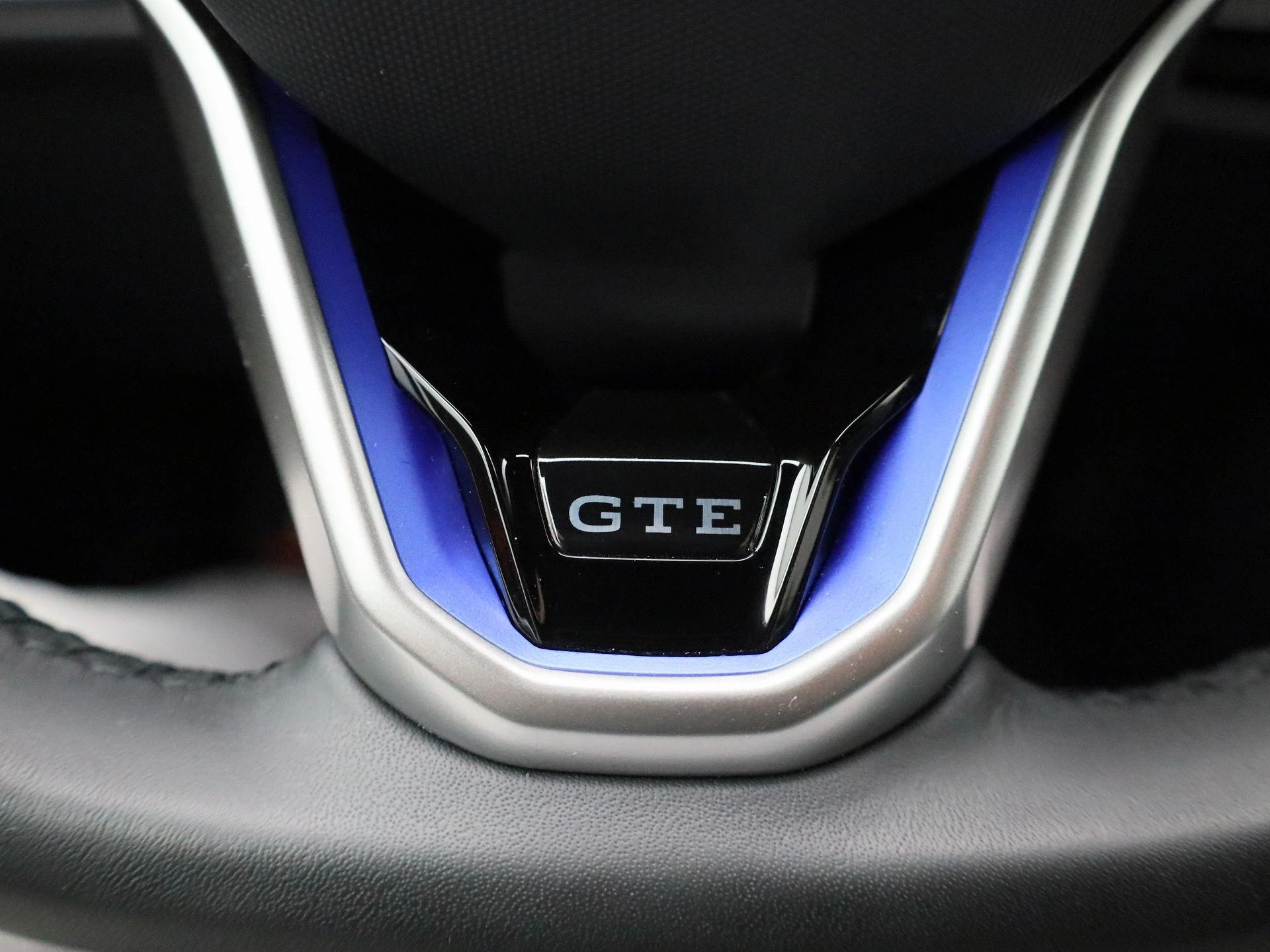 Volkswagen-Golf-image-26