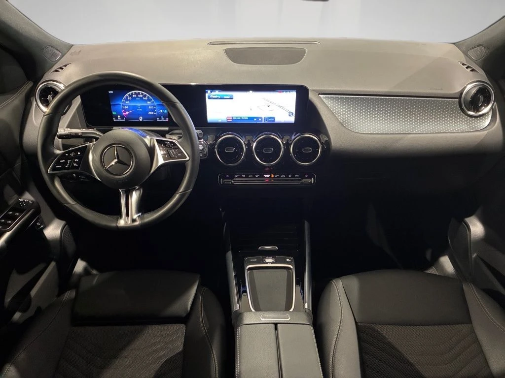 Mercedes-Benz-GLA 200 d-image-11