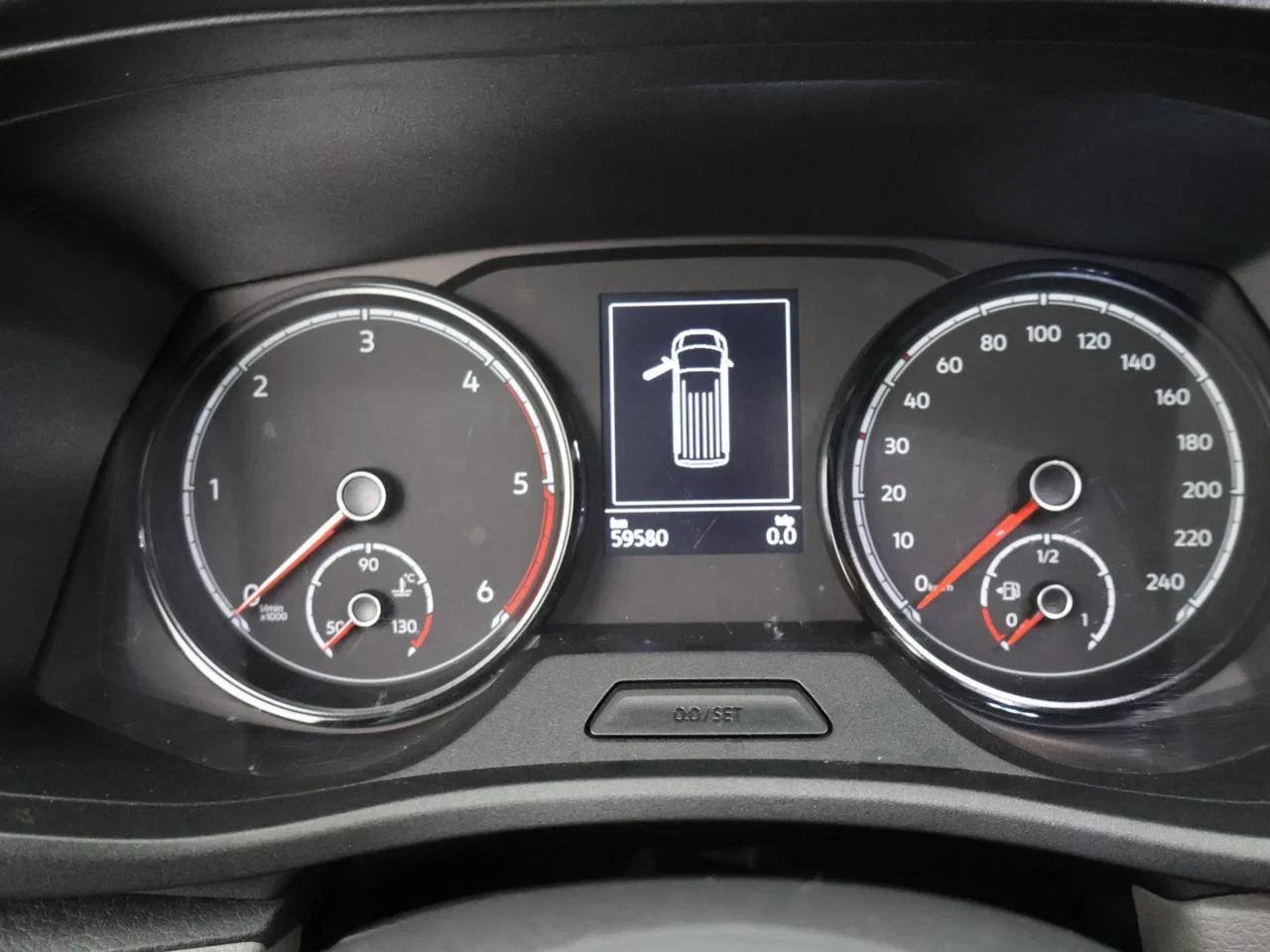 Volkswagen-Transporter-image-13