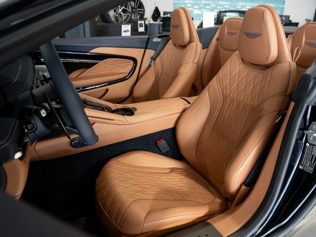 Aston Martin DB12 Volante Aston Martin Hamburg