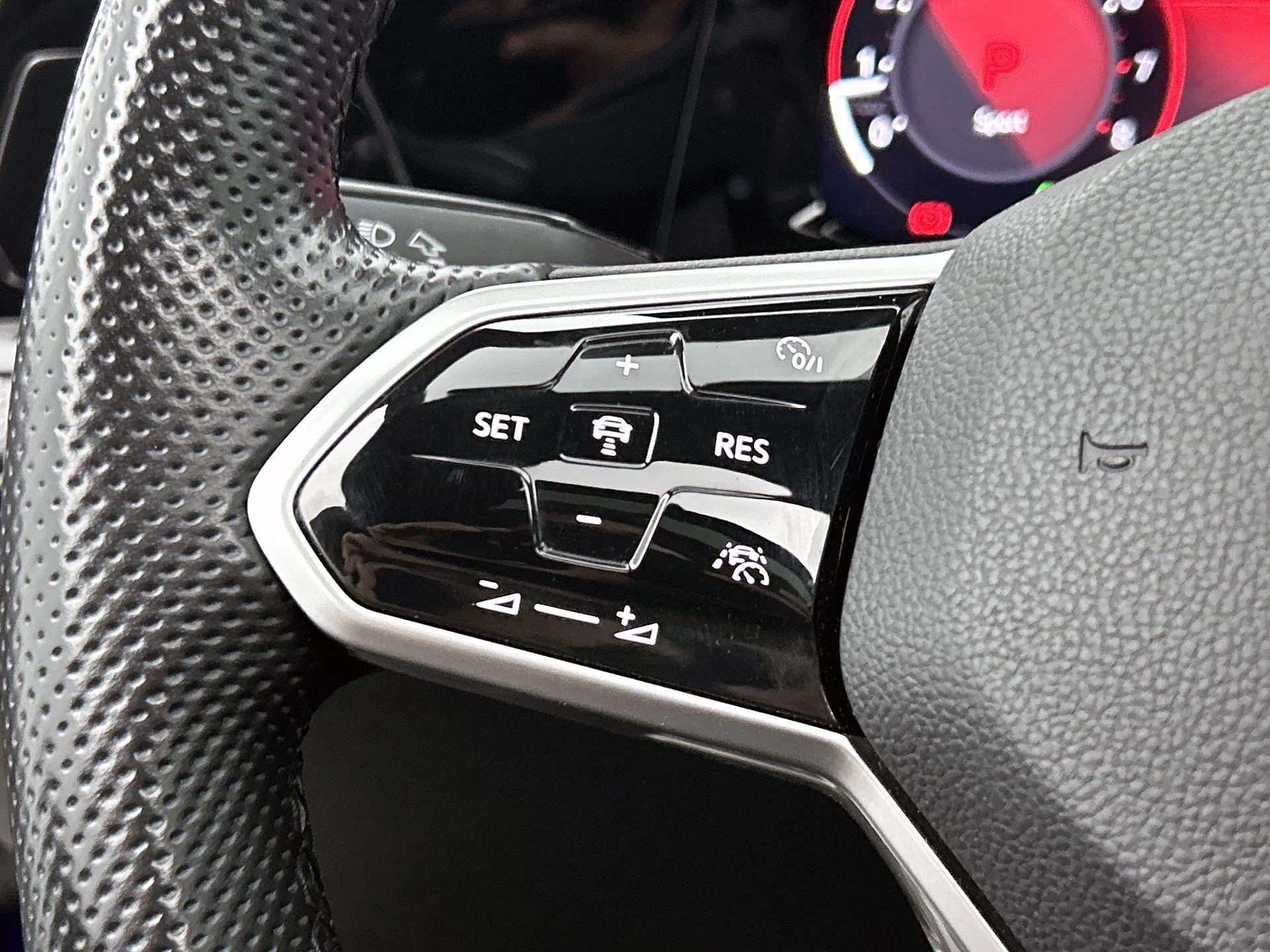 Volkswagen-Golf-image-5