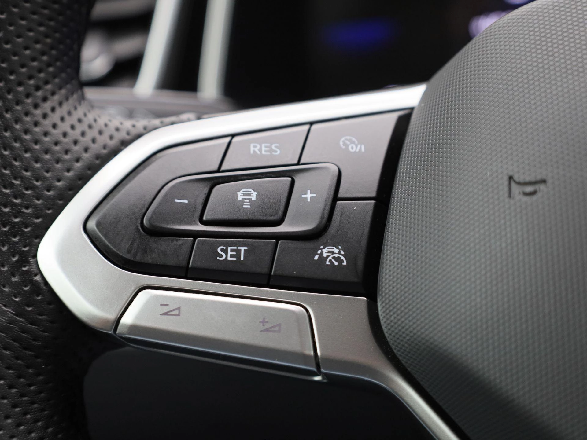 Volkswagen-T-Roc-image-17
