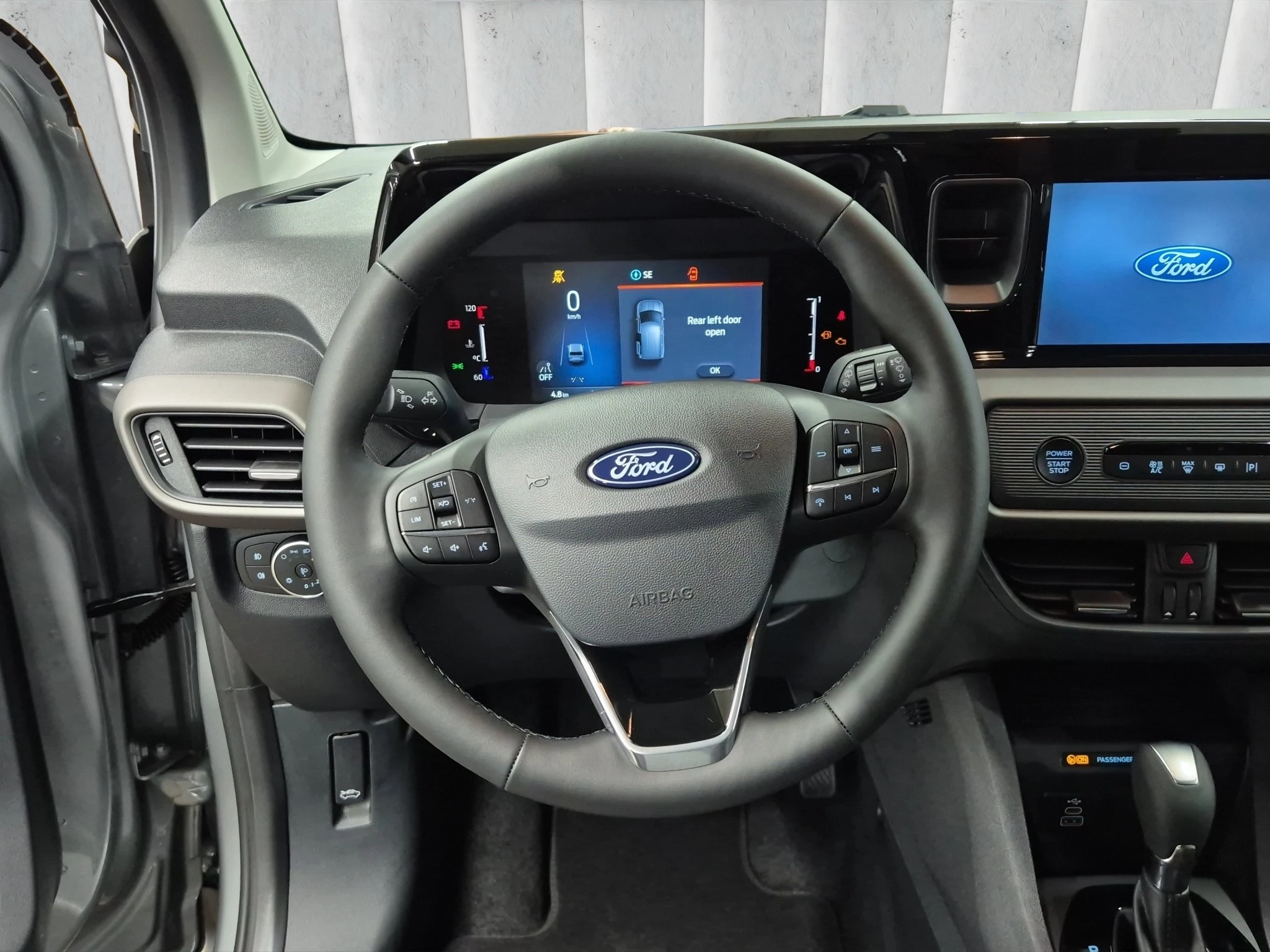 Ford Tourneo Courier Titanium 1.0 EcoBoost 92 kW Auto Kompaktvan. 5-türig