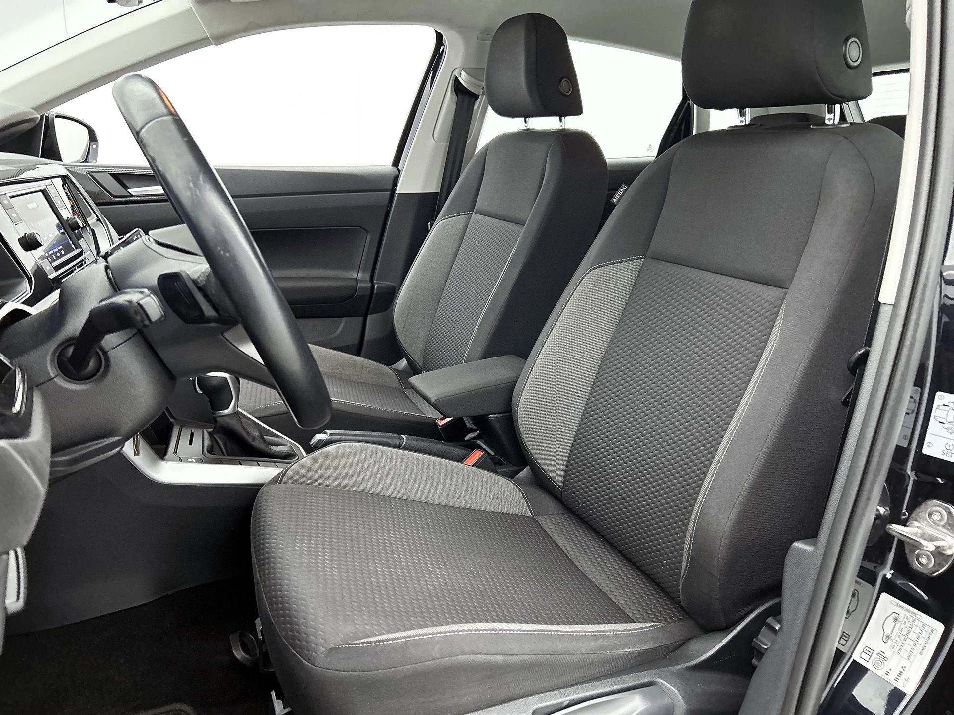 Volkswagen-Polo-image-33