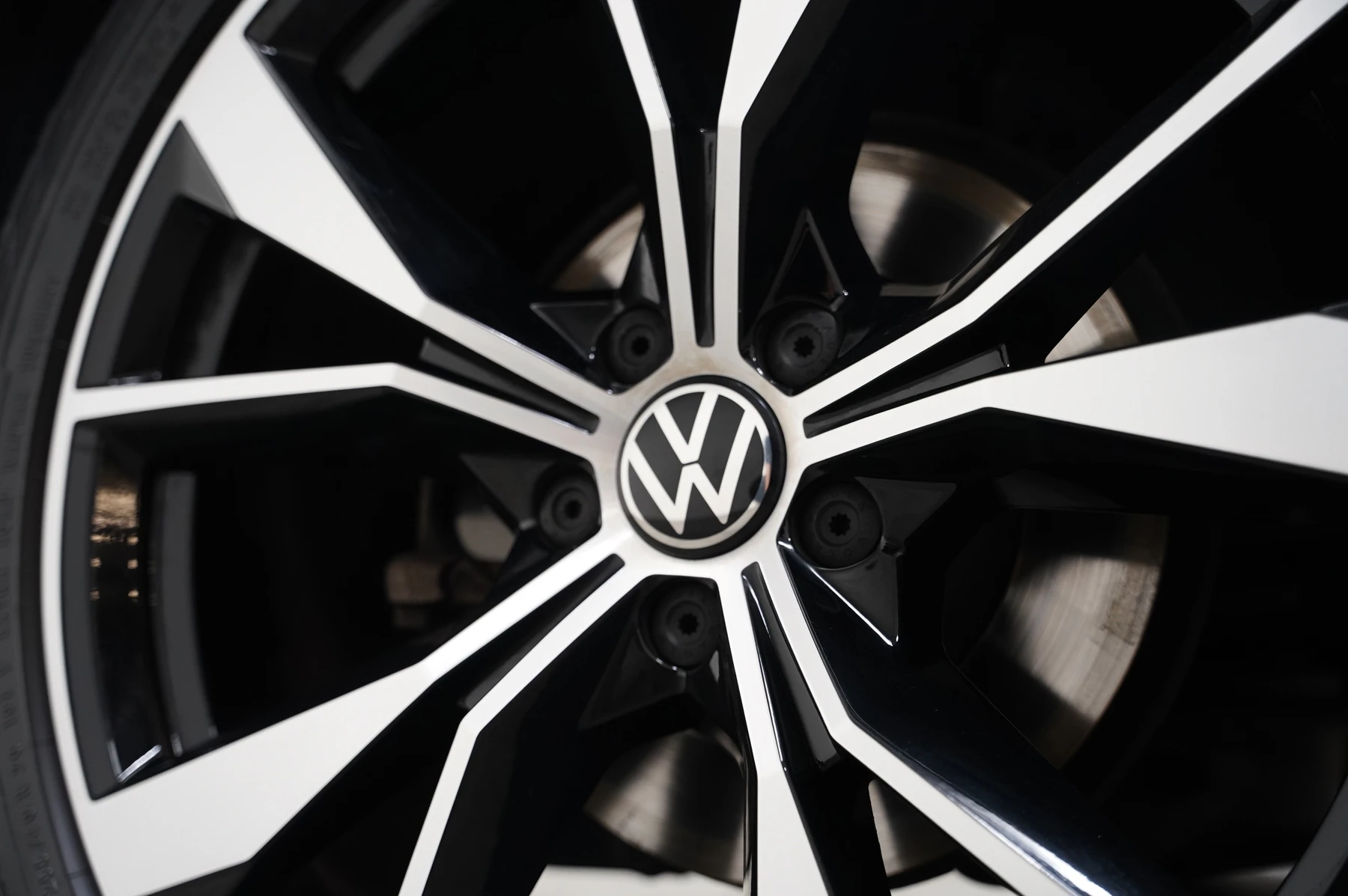 Volkswagen-Tiguan-image-38