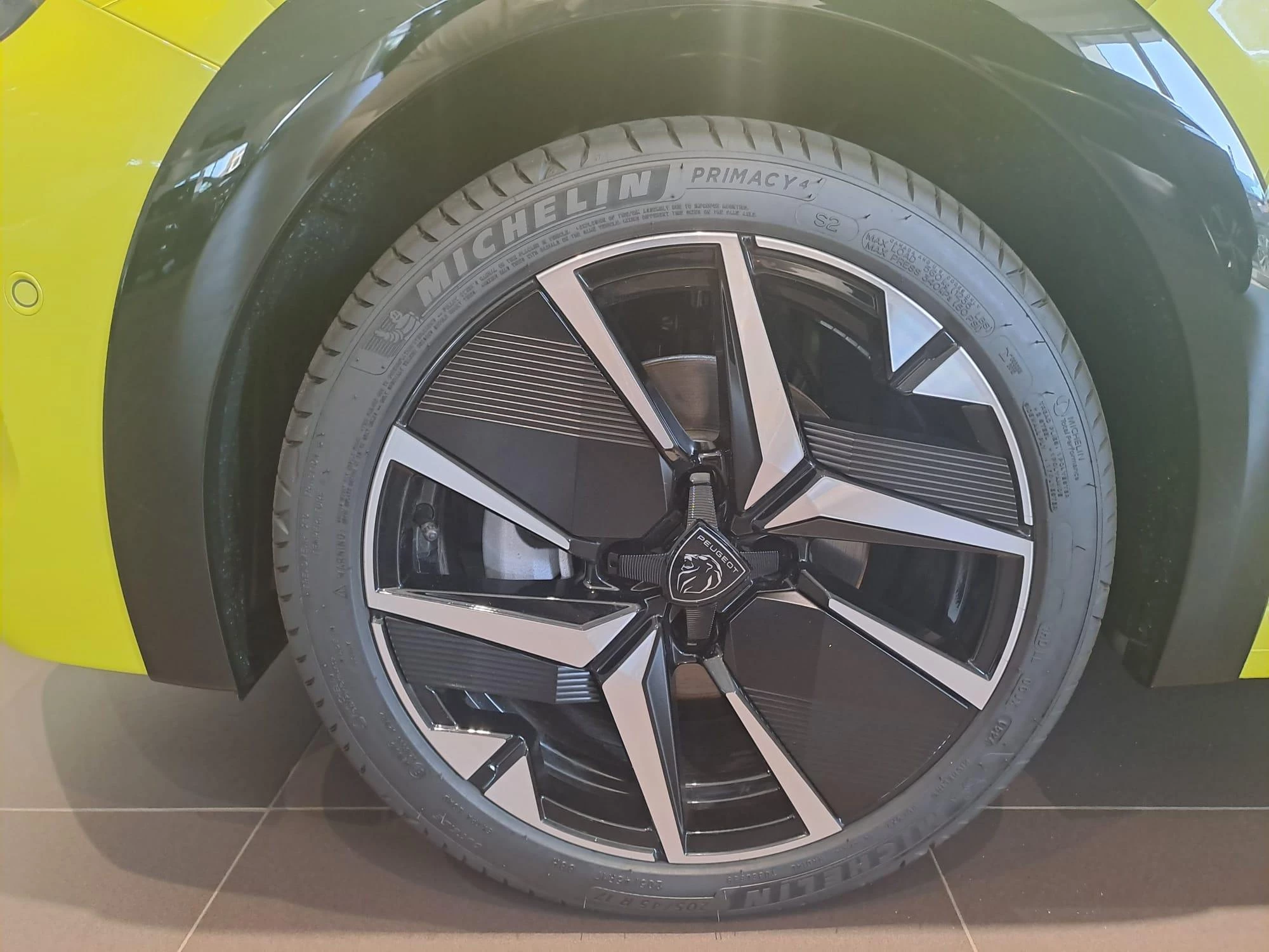 Peugeot 208 Hybrid 136 e-DCS6 GT