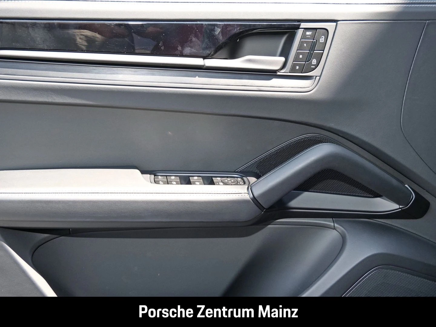 Porsche-Cayenne-image-27