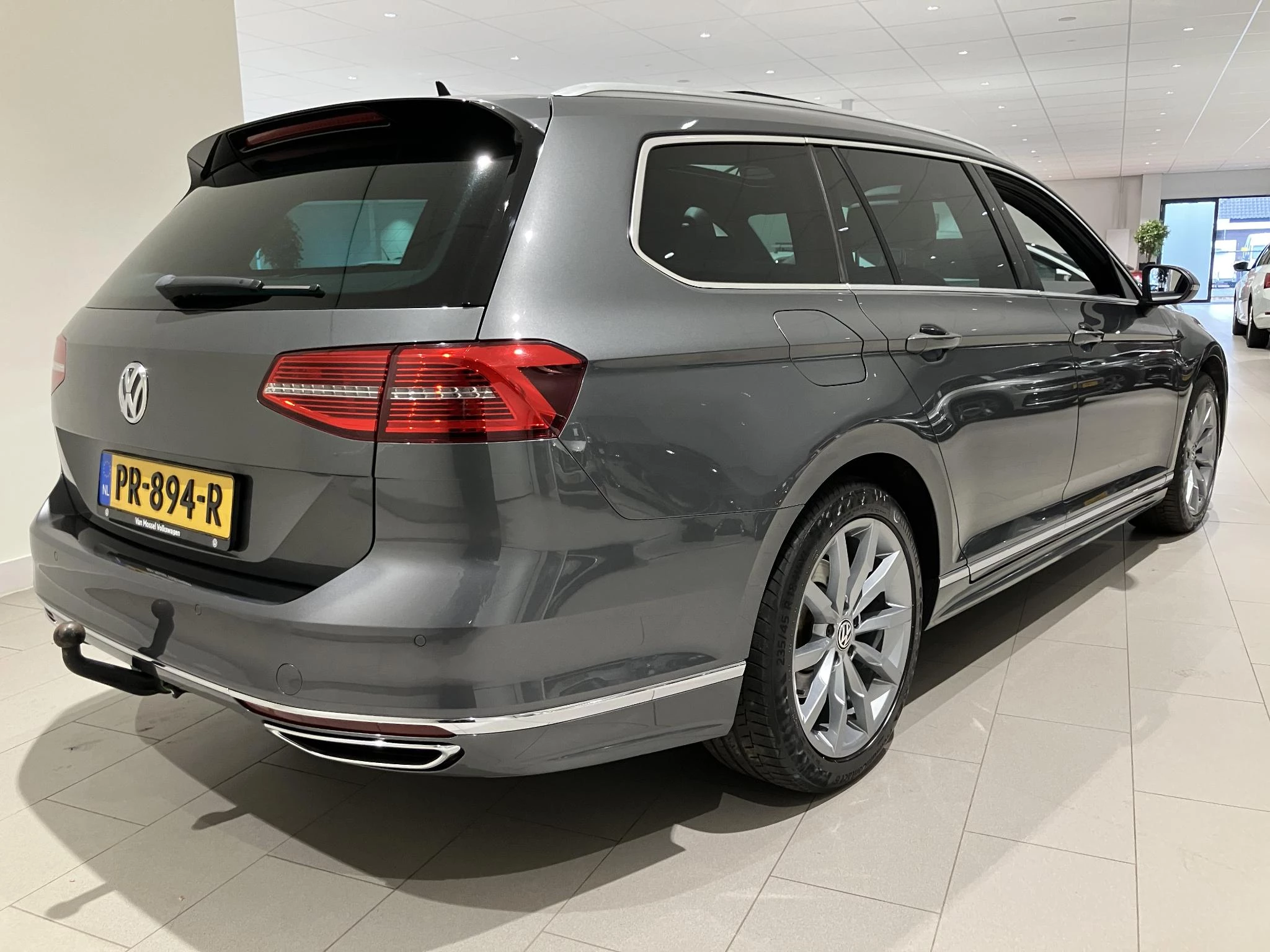 Volkswagen-Passat-image-8