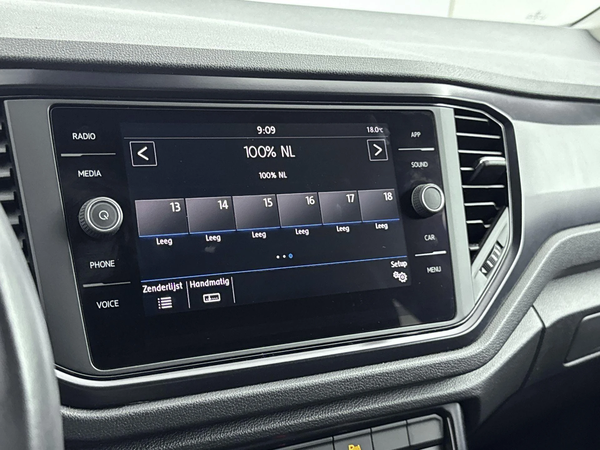 Volkswagen-T-Roc-image-6