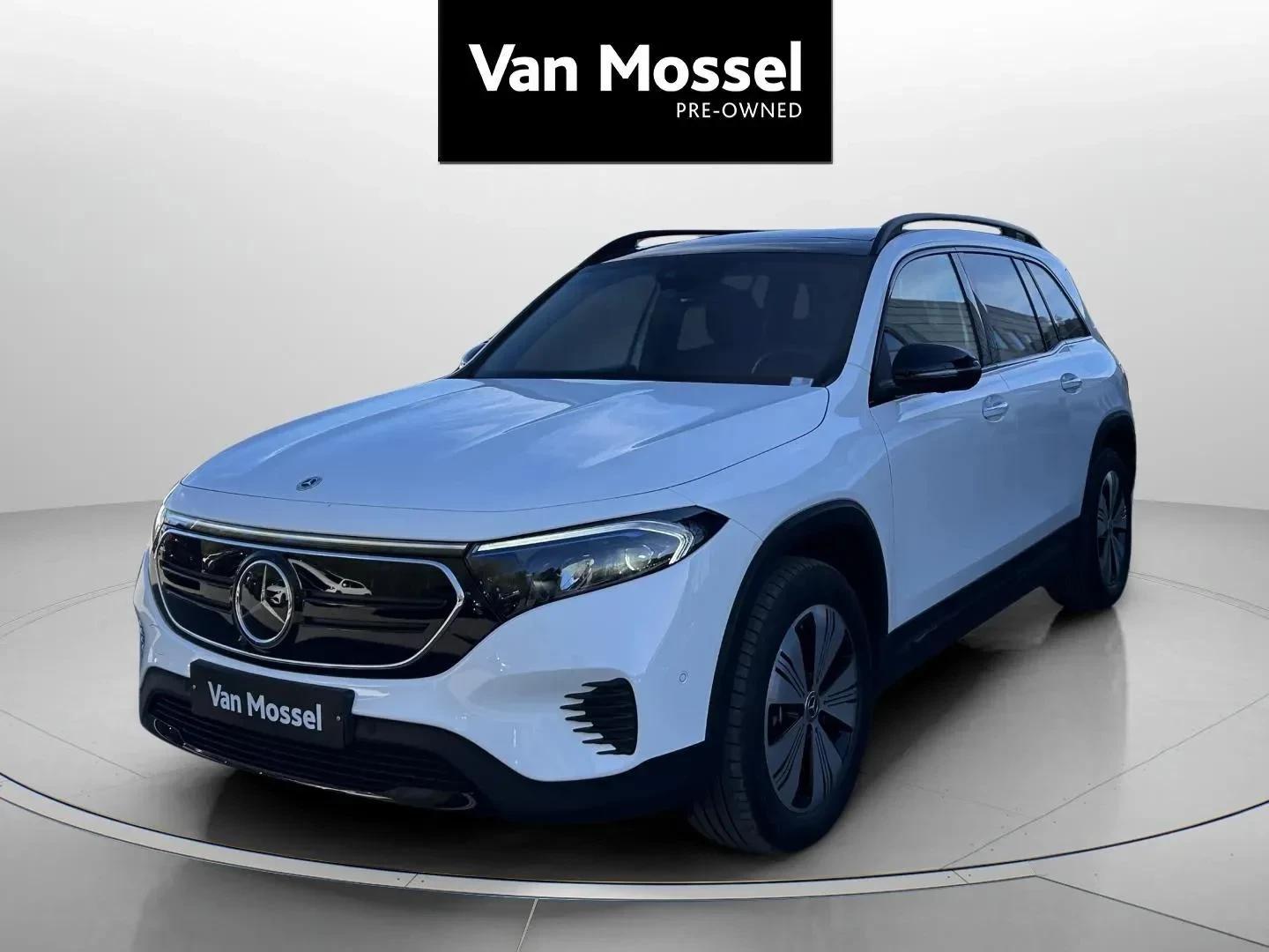 Mercedes-Benz-EQB-image-0