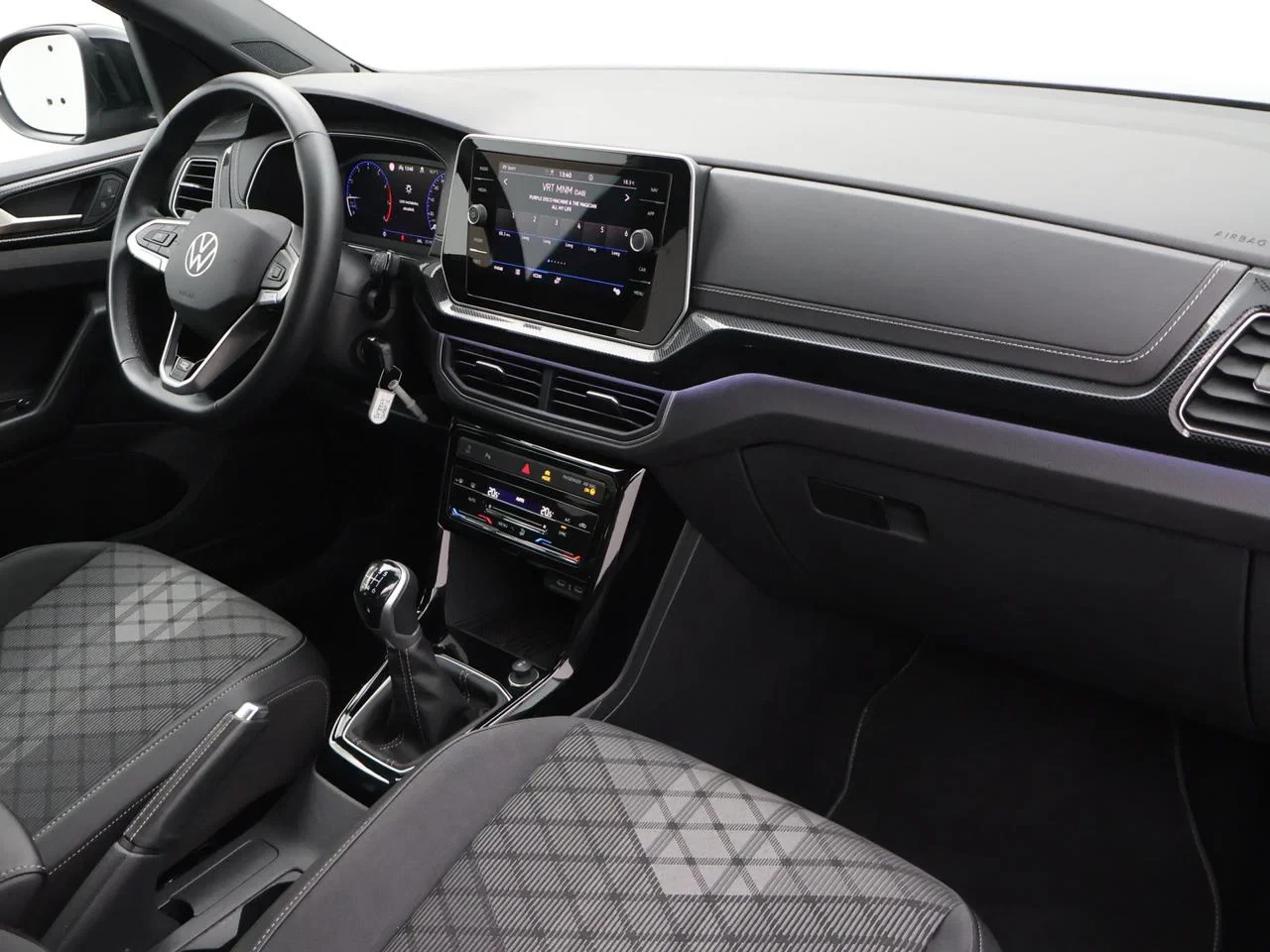 Volkswagen-T-Cross-image-2