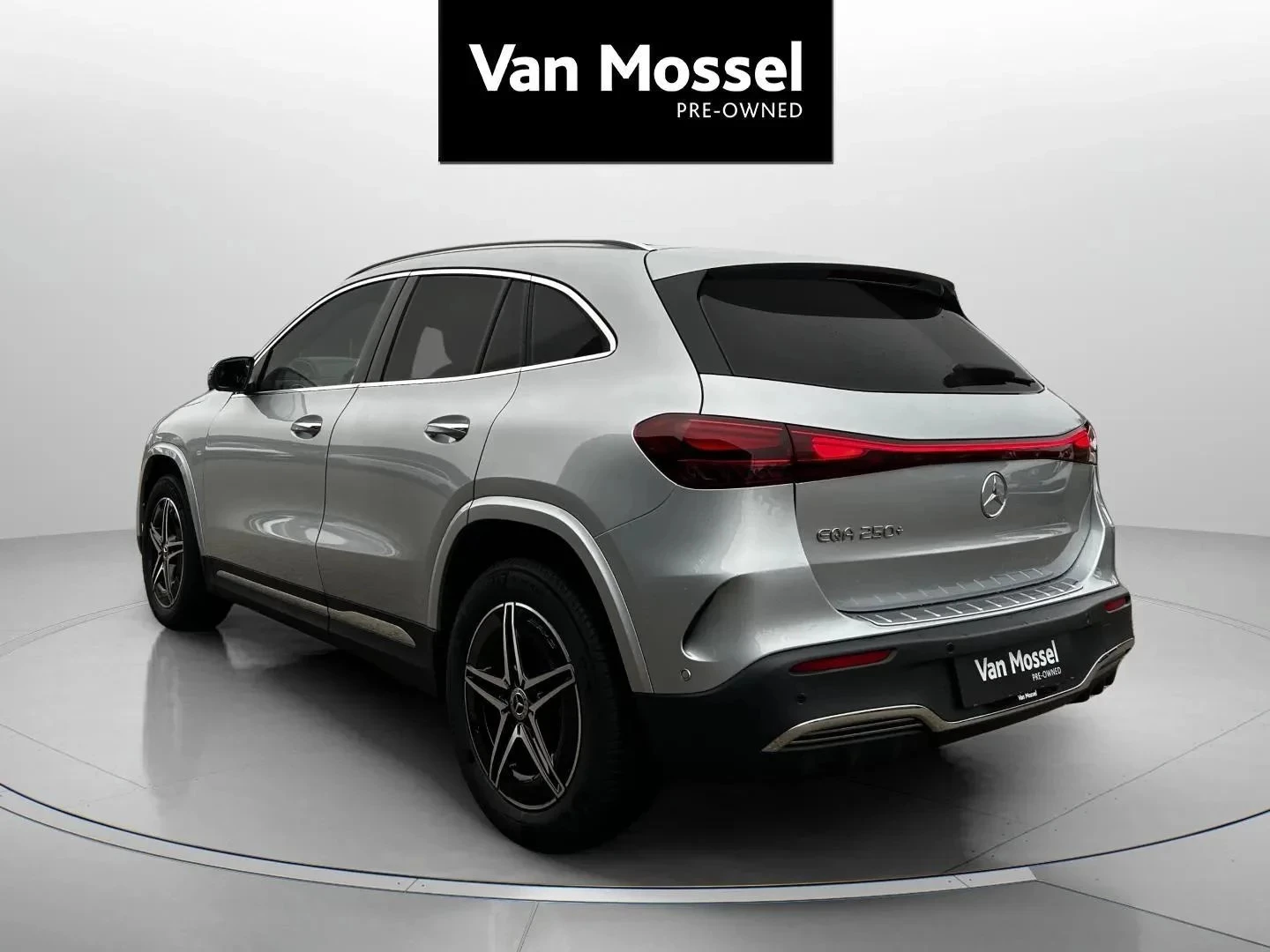 Mercedes-Benz-EQA-image-4