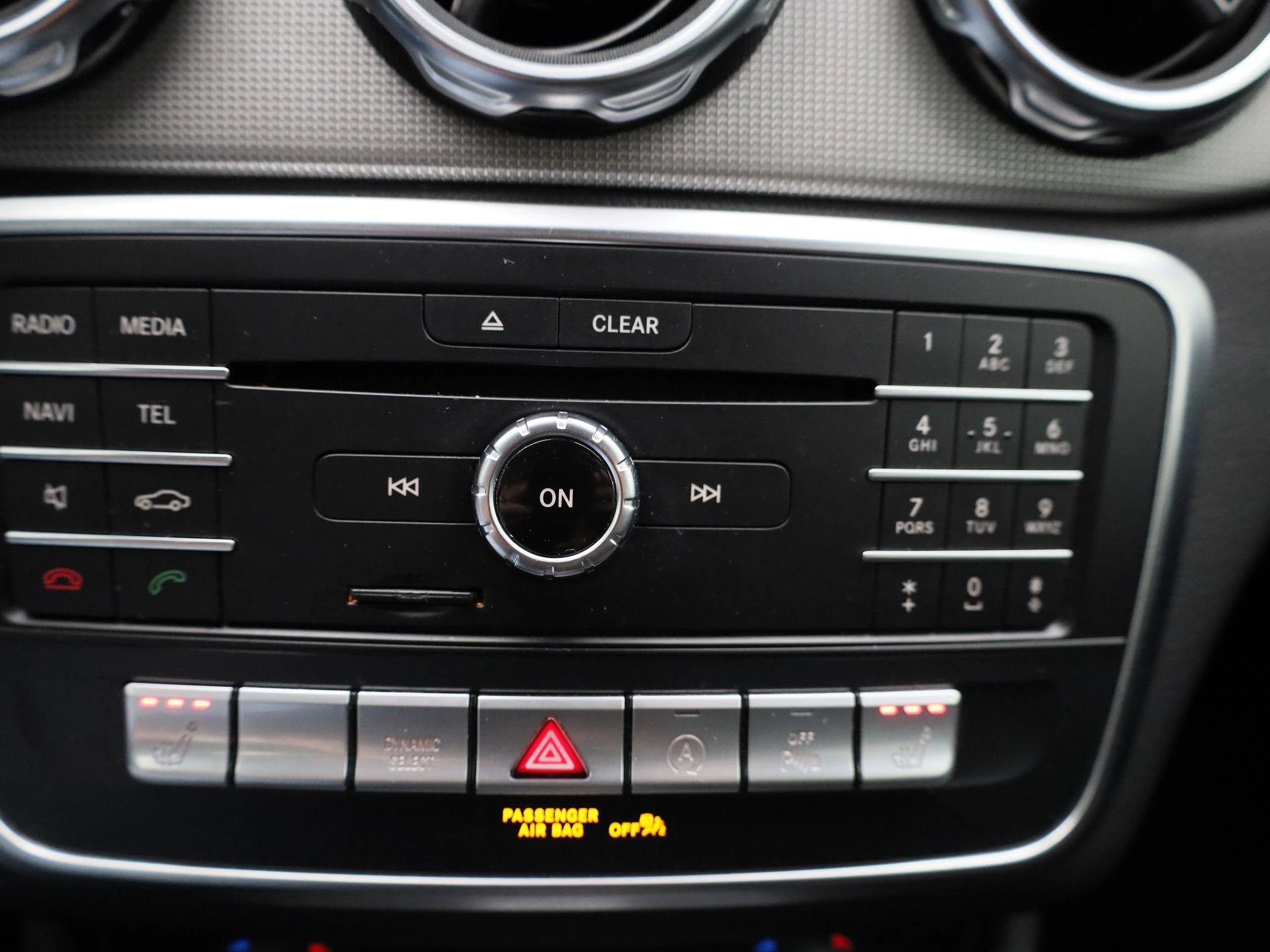 Mercedes-Benz-GLA-image-19