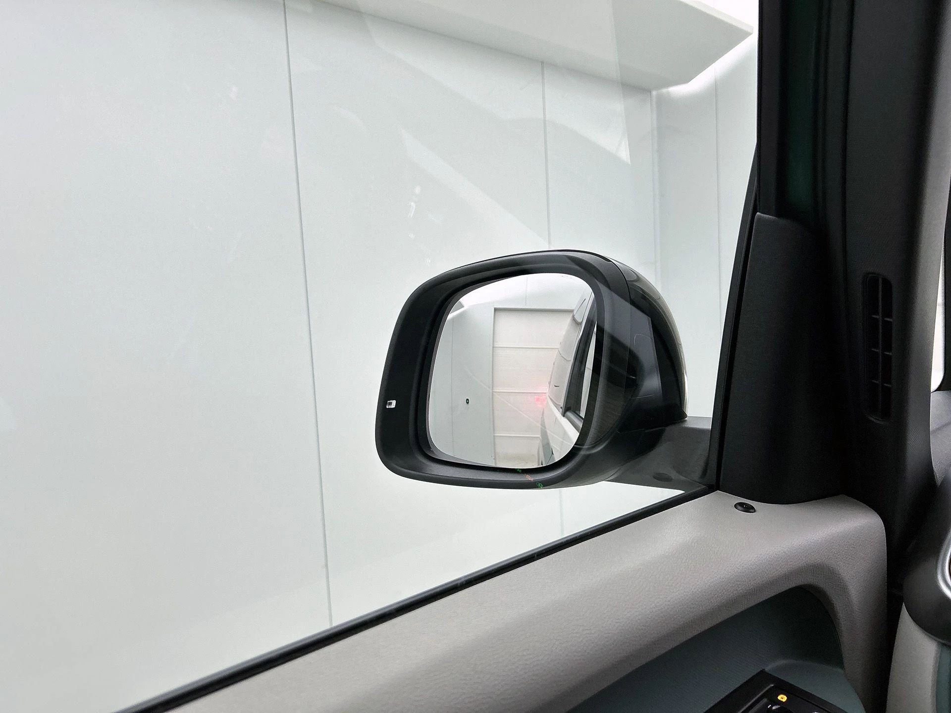 Volkswagen-ID. Buzz-image-20