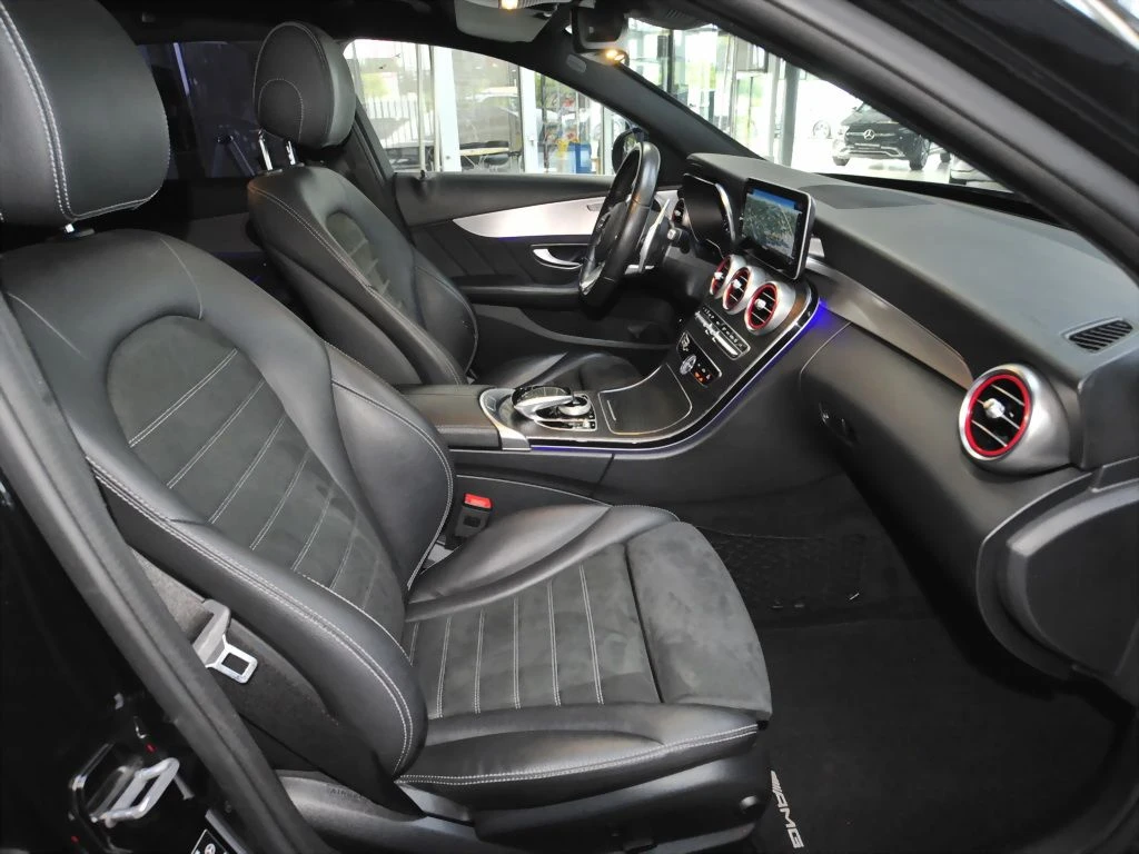 Mercedes-Benz-C-Klasse 300-image-11