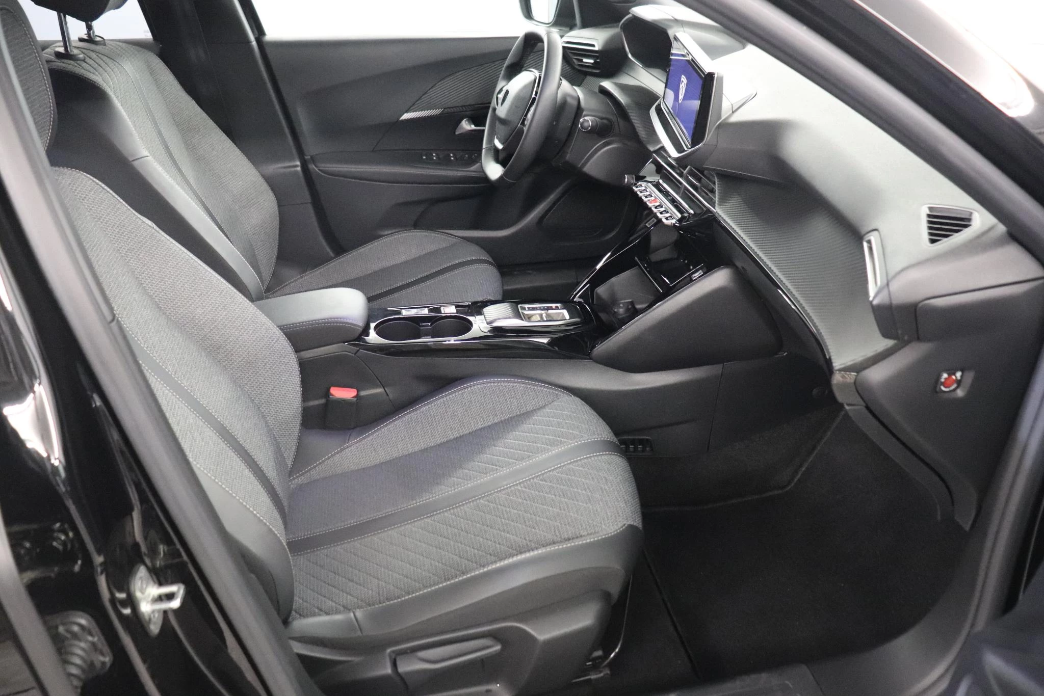 Peugeot-e-2008-image-9