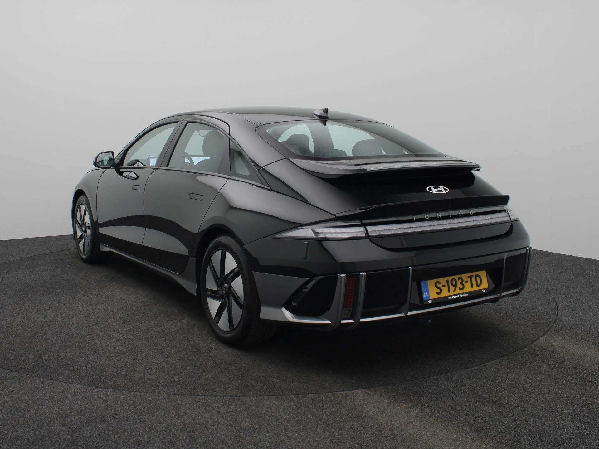 Hyundai-IONIQ 6-image-2