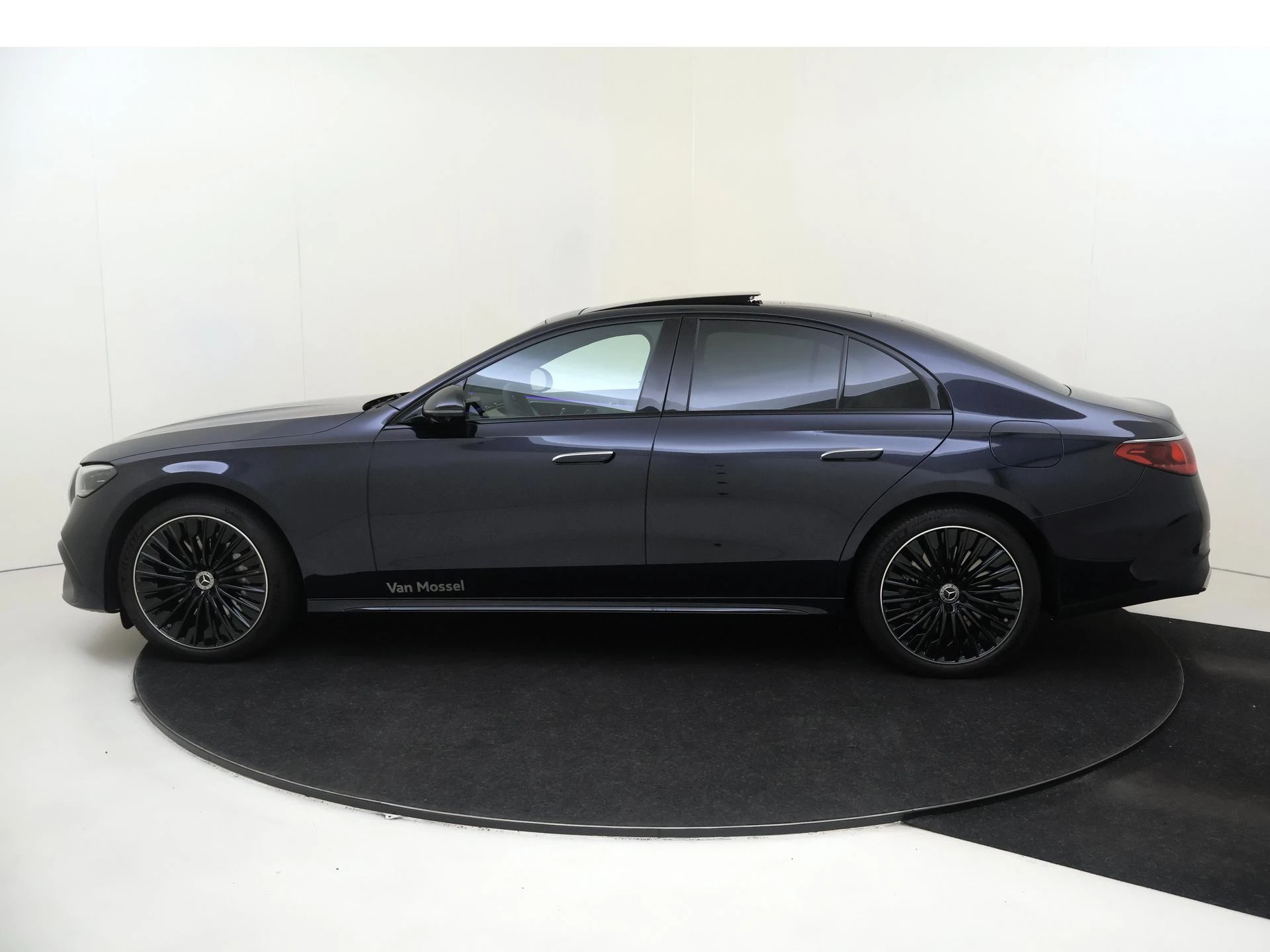 Mercedes-Benz-E-Klasse-image-7