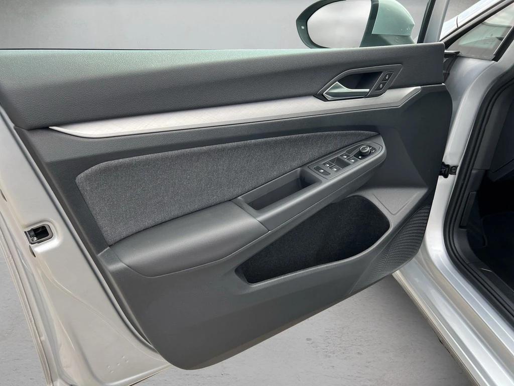 Volkswagen-Golf-image-5