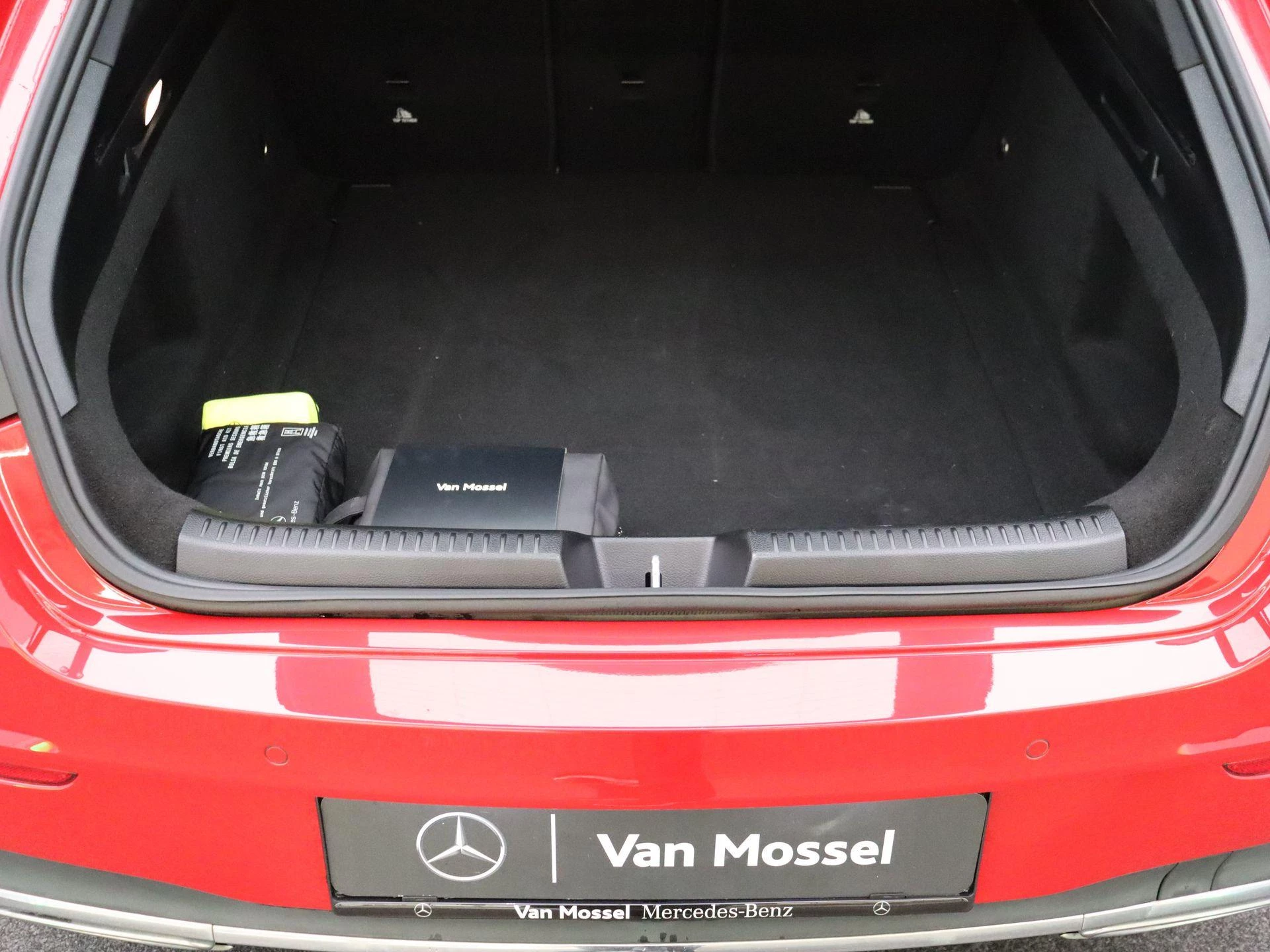 Mercedes-Benz CLA 180 Shooting Brake + AMG LINE + LED + CAMERA +