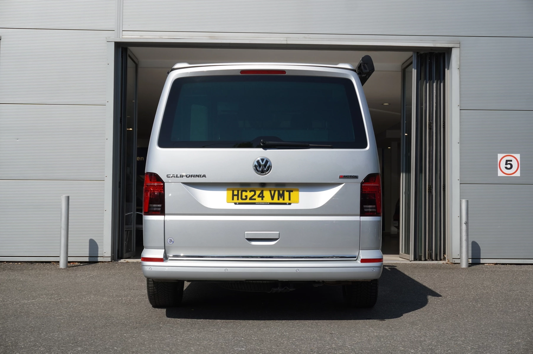 Volkswagen-California-image-13