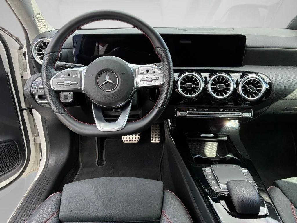 Mercedes-Benz-A-Klasse 250-image-10
