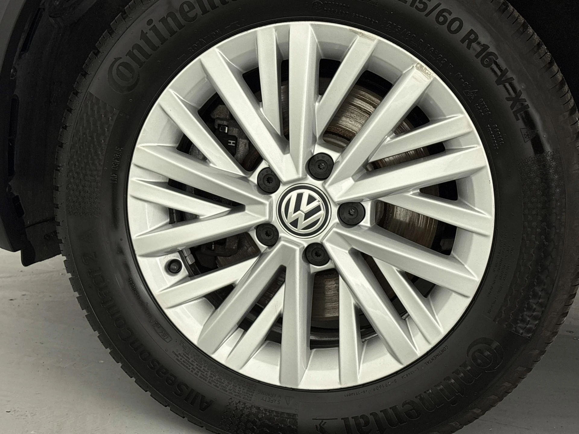 Volkswagen-T-Roc-image-25