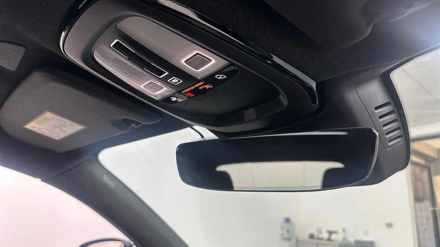Volvo-EX40-image-41