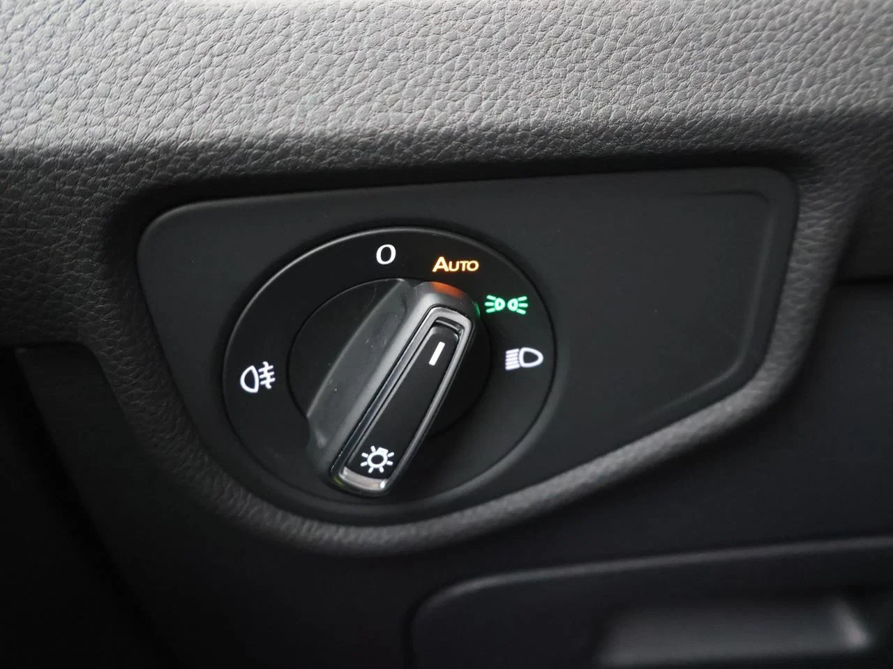 Volkswagen-Touran-image-12