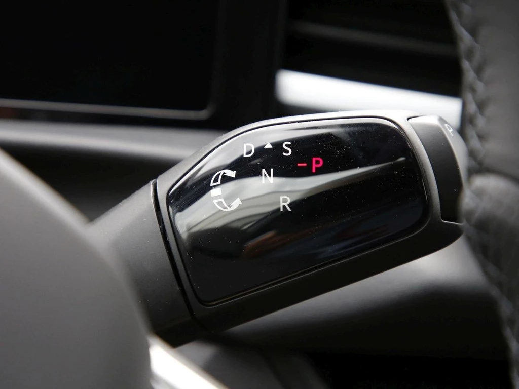 Volkswagen T-Roc 1.5 eTSI DSG R-Line 18"ACC LED AHK DAB VC