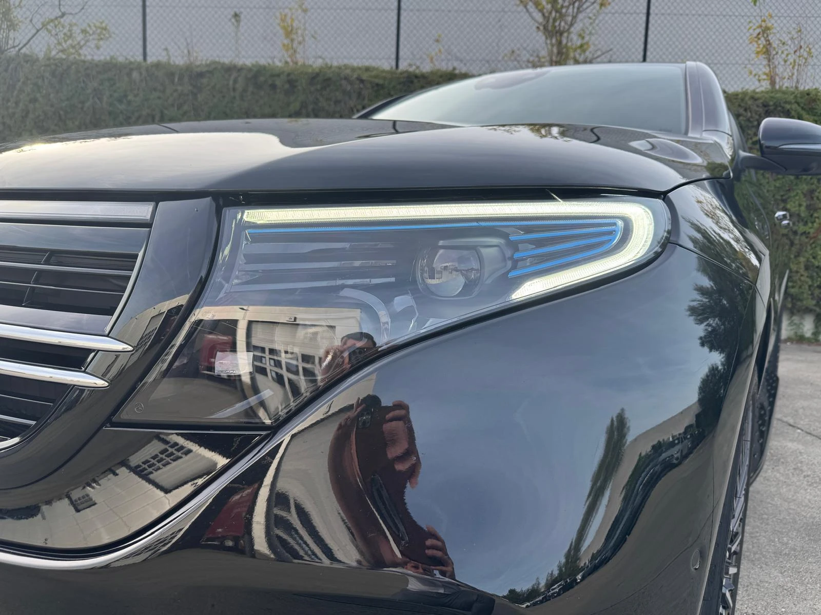 Mercedes-Benz-EQC-image-24