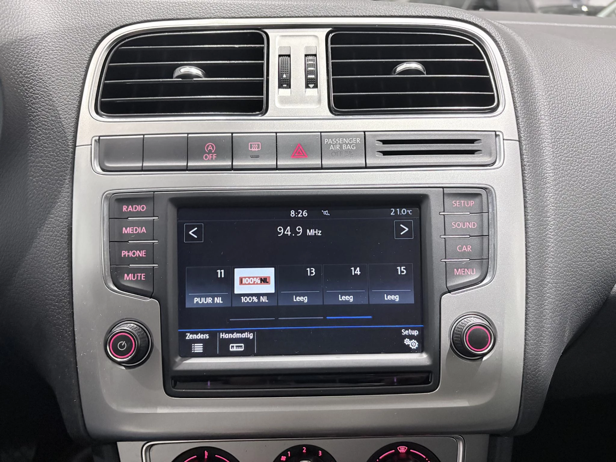 Volkswagen-Polo-image-16