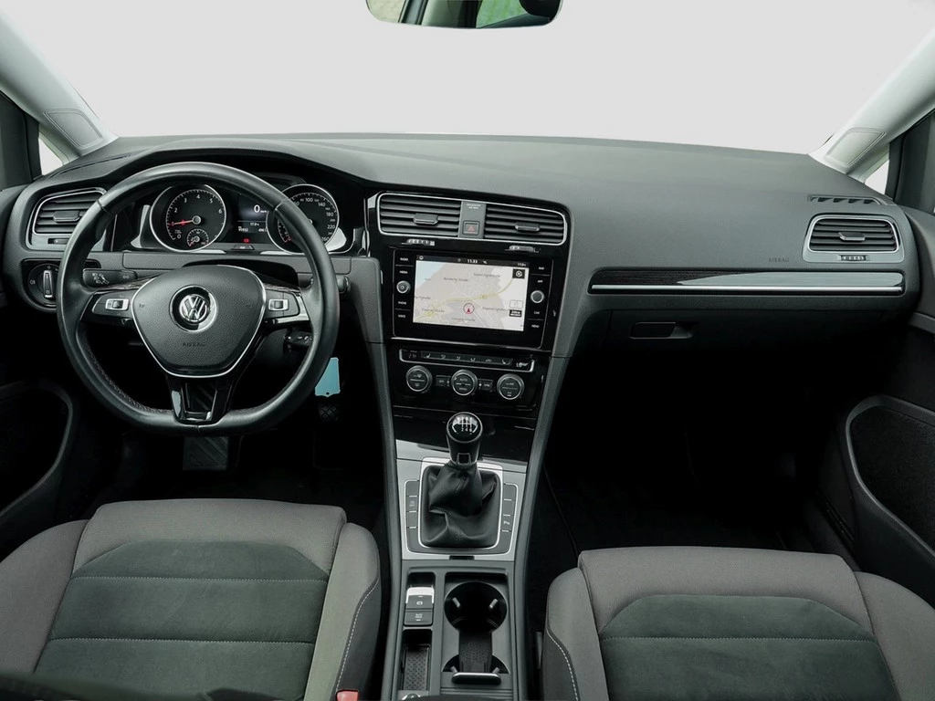 Volkswagen Golf 1.5 TSI Highline R-Line *LED*Navi*PDC*Climatronic*Sitzheizung*17" Alufelgen*