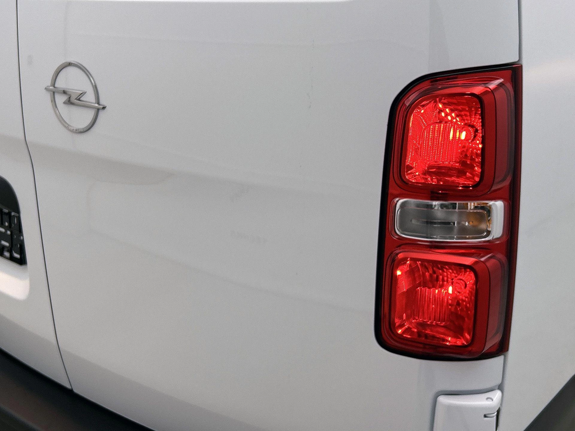 Opel-Vivaro-e-image-24