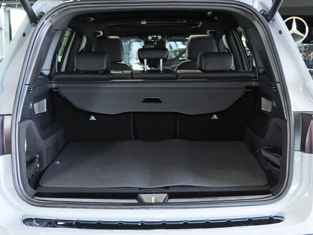 Mercedes-Benz-GLB 180 d-image-15