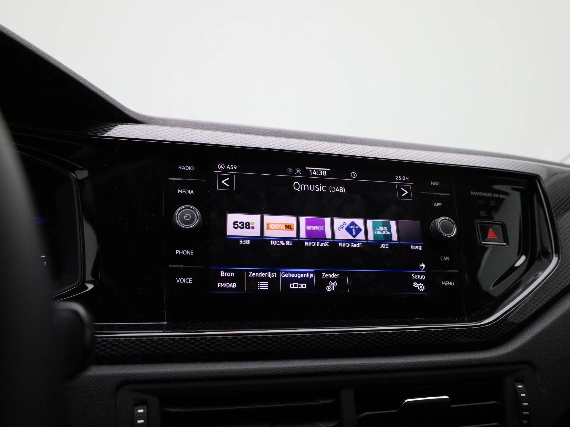 Volkswagen-Polo-image-27