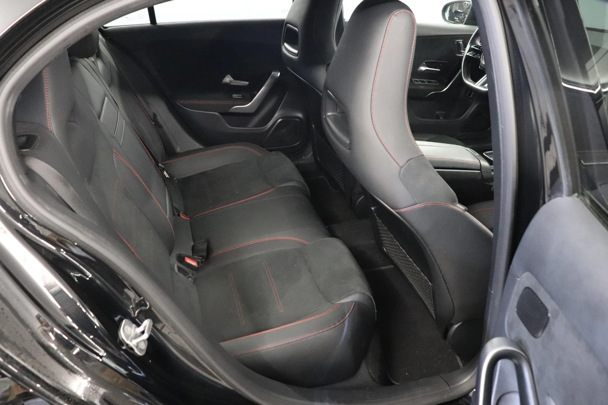 Mercedes-Benz-A-Klasse-image-11