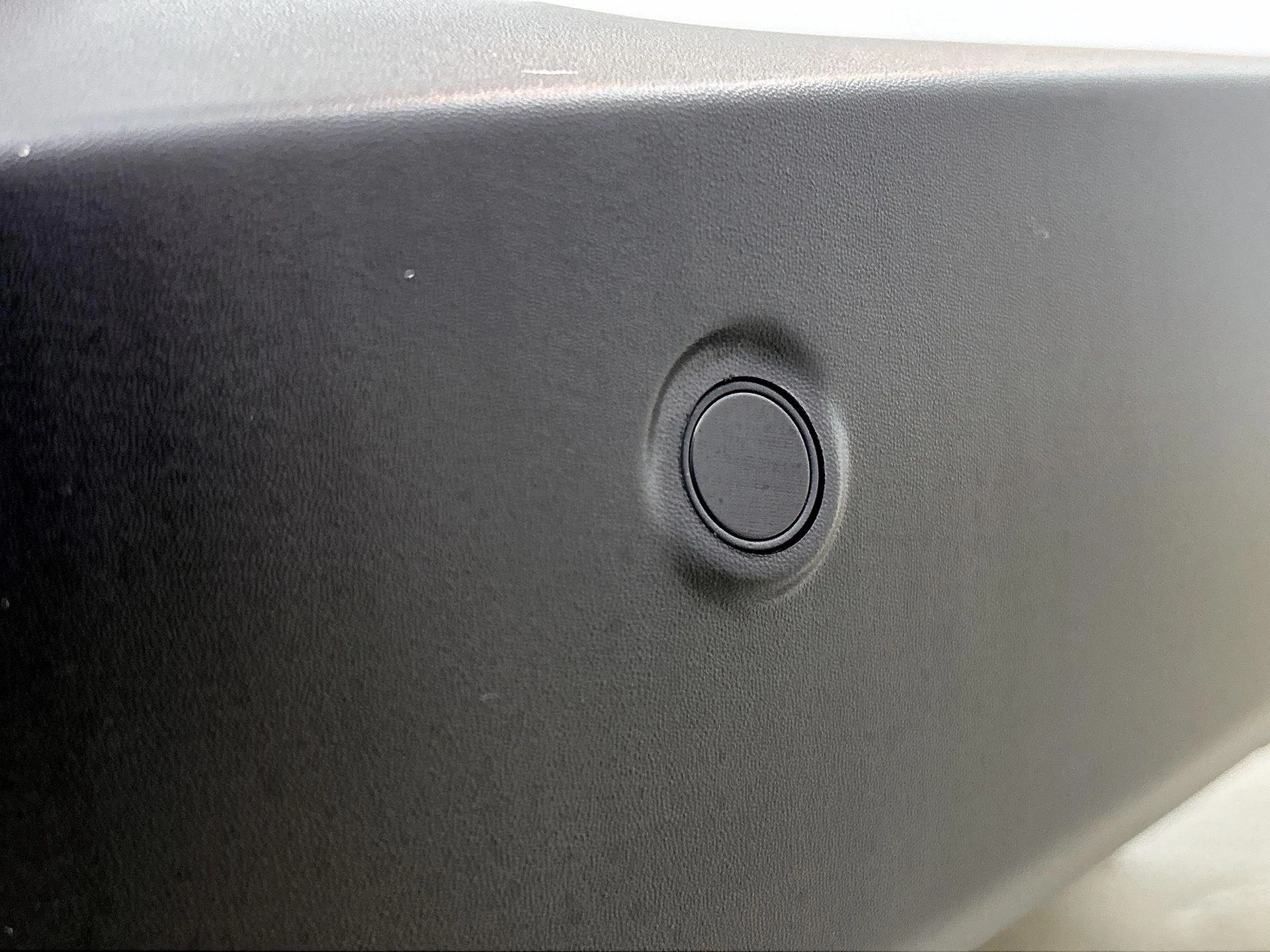 Volkswagen-e-Transporter-image-9